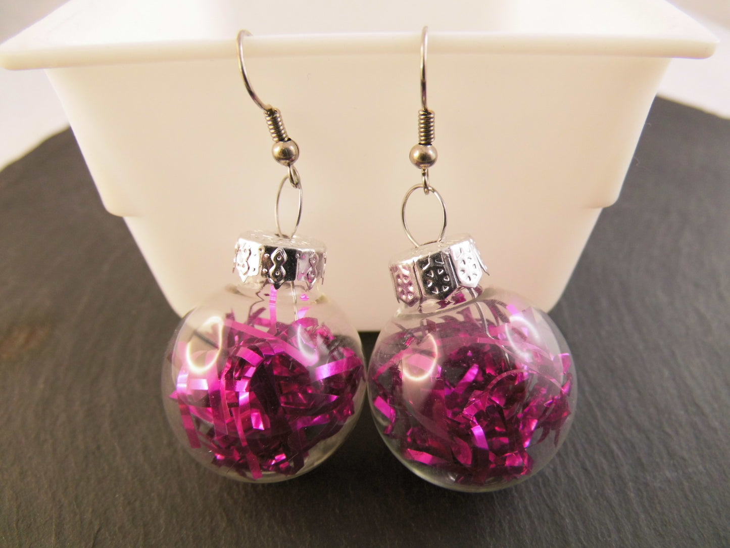 Weihnachtskugel Ohrringe Glas 2,5 cm Glitzerfäden verschiedene Farben