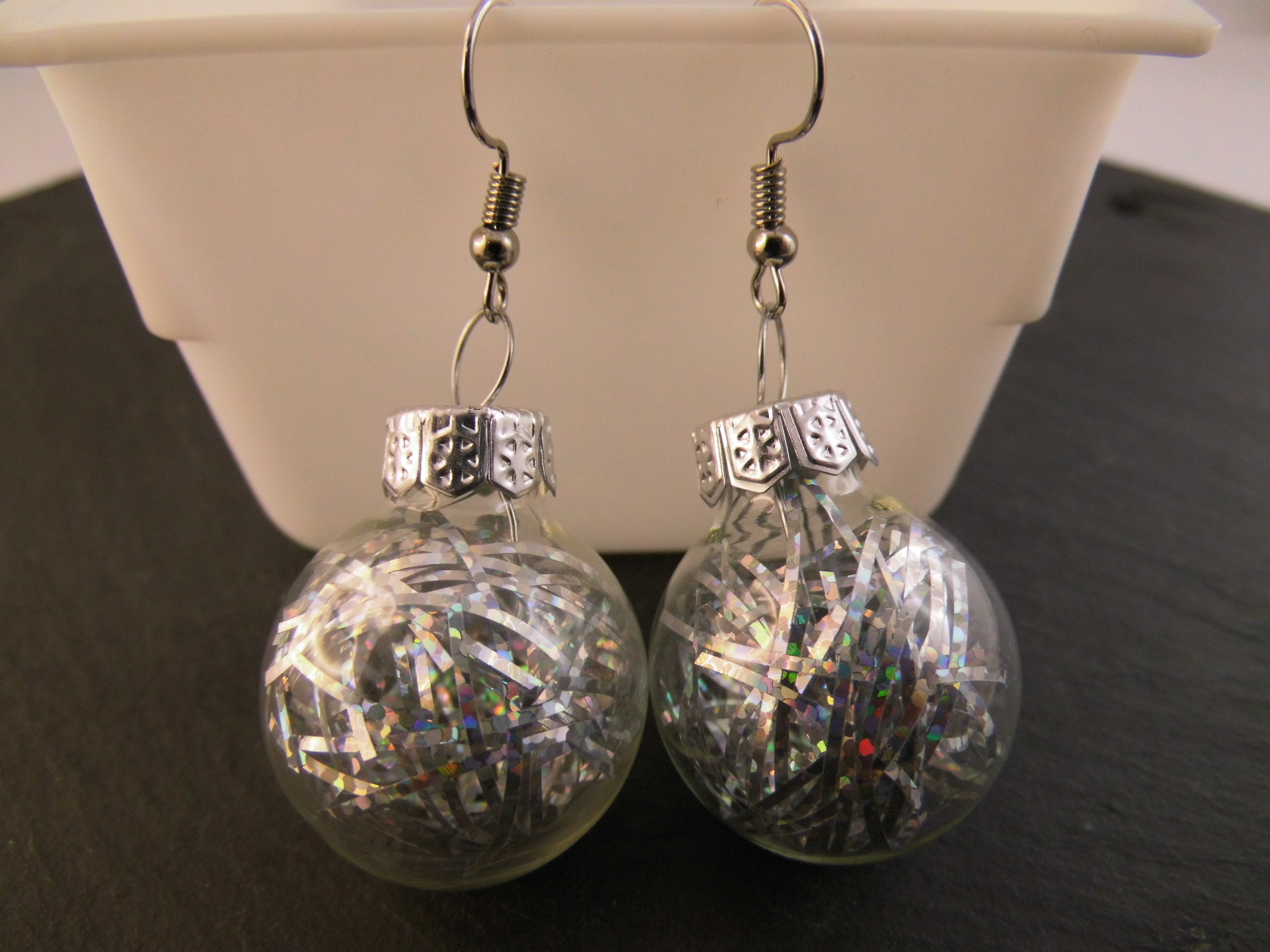 Weihnachtskugel Ohrringe Glas 2,5 cm Glitzerfäden verschiedene Farben