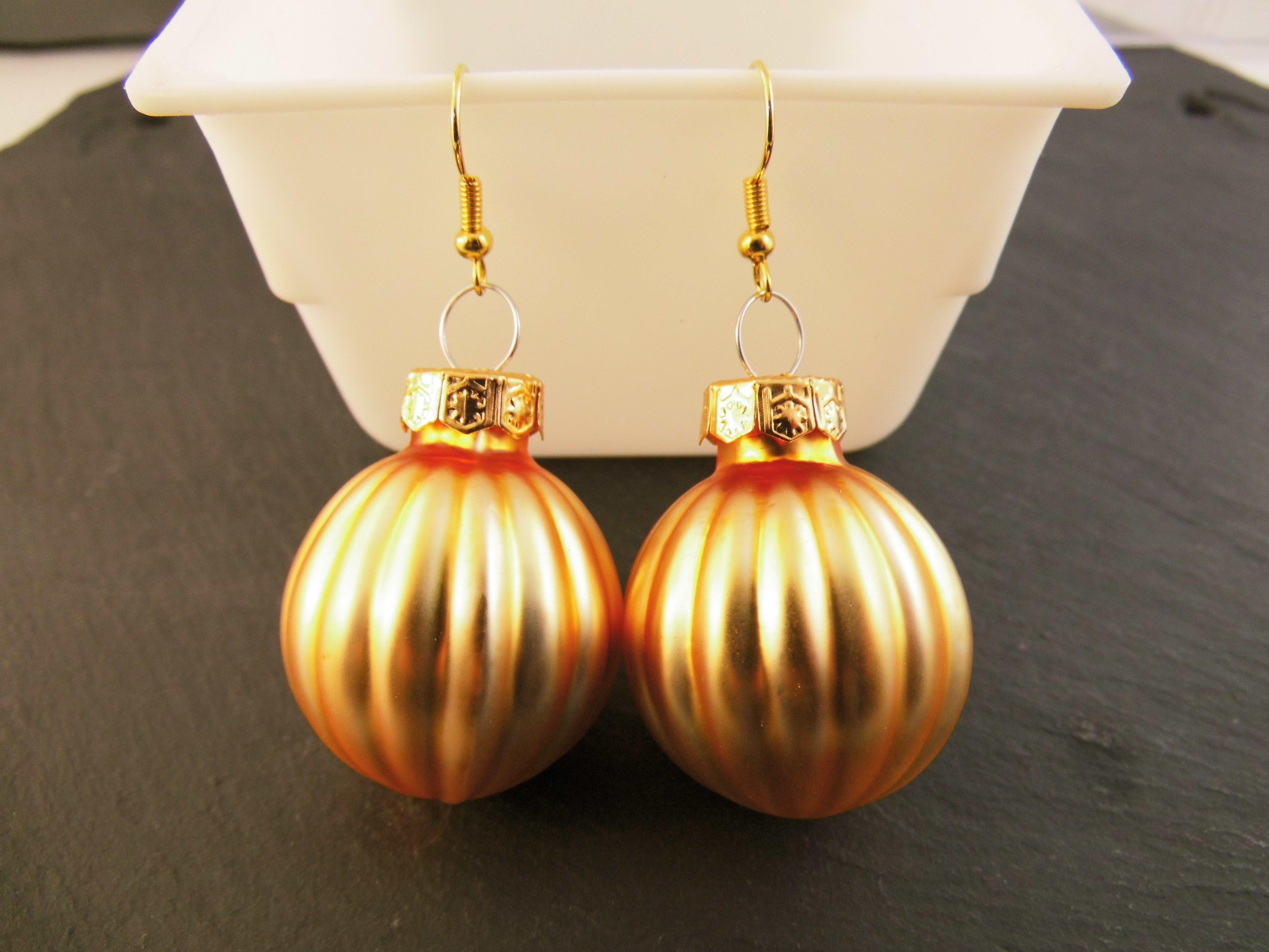 Weihnachtskugel Ohrringe Glas gerippt 2,5 cm verschiedene Farben