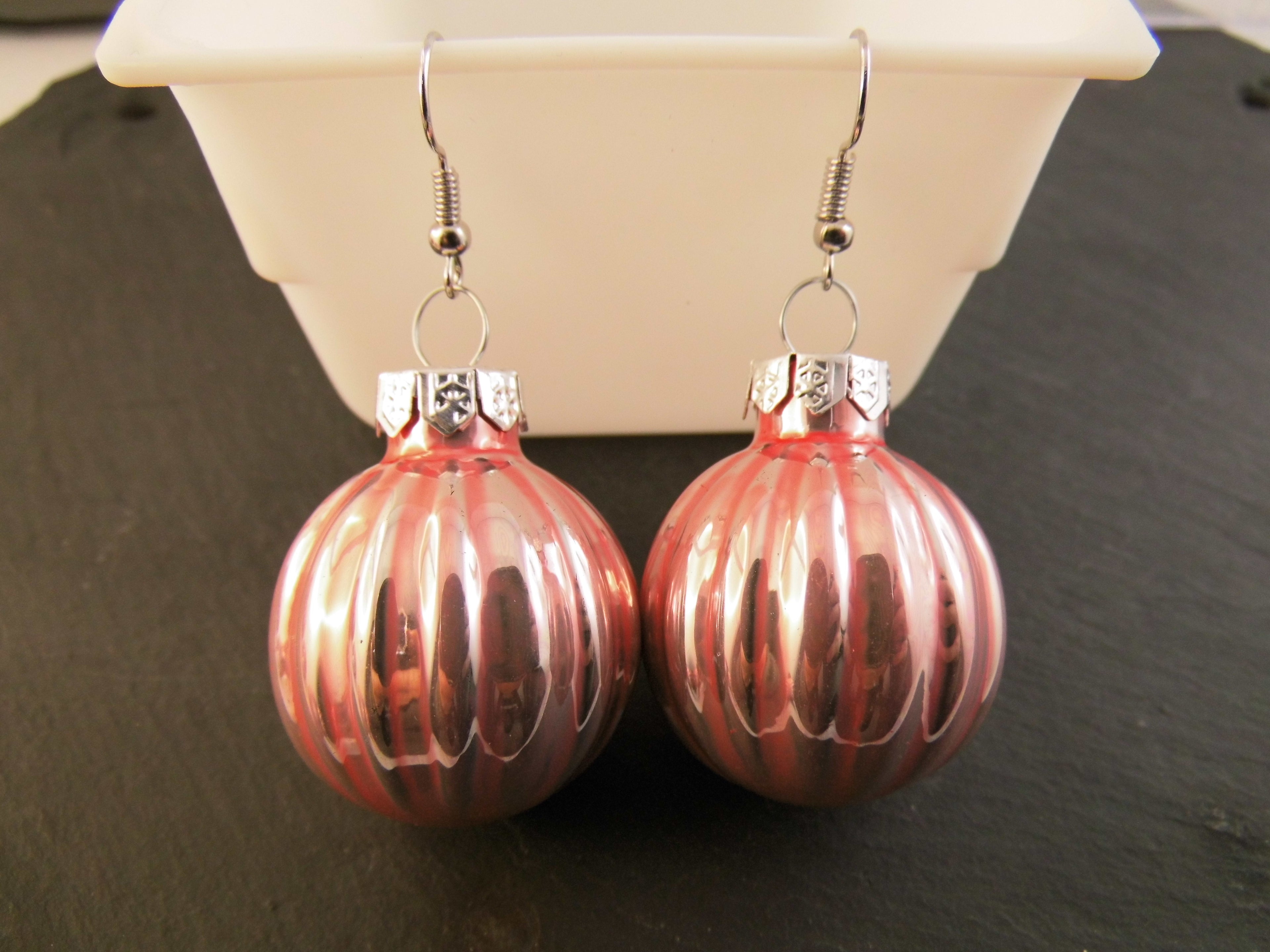 Weihnachtskugel Ohrringe Glas gerippt 2,5 cm verschiedene Farben