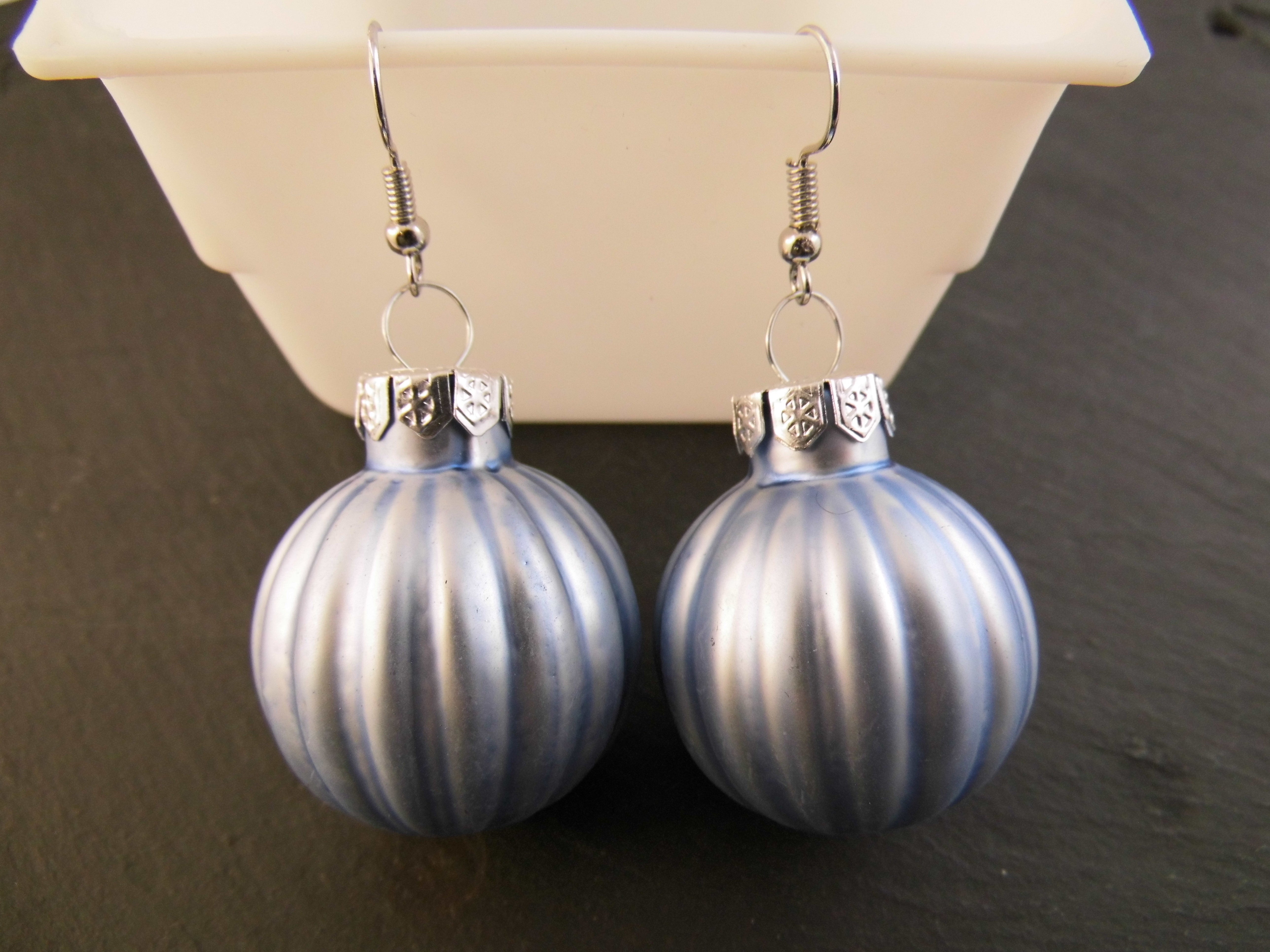 Weihnachtskugel Ohrringe Glas gerippt 2,5 cm verschiedene Farben