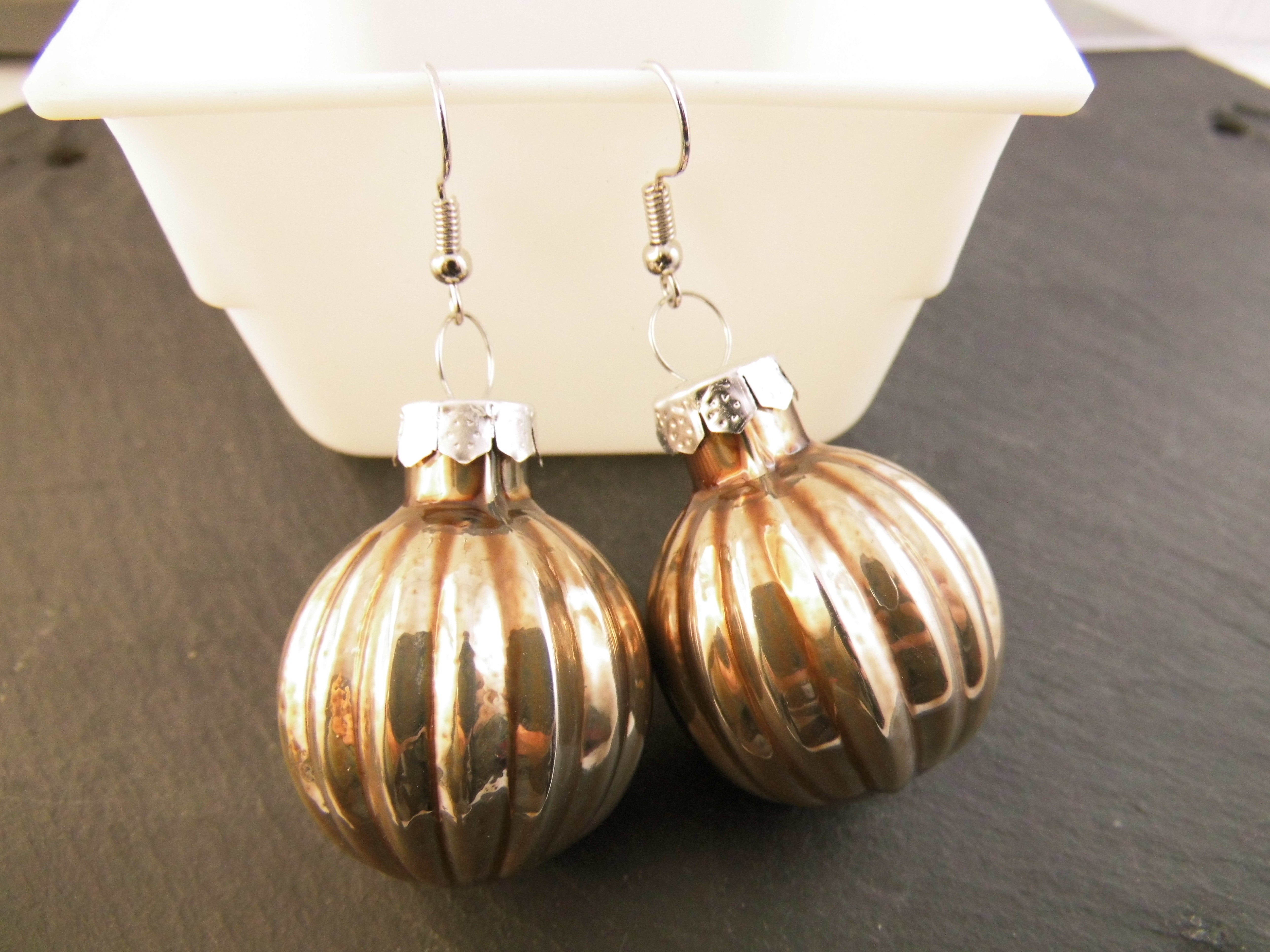 Weihnachtskugel Ohrringe Glas gerippt 2,5 cm verschiedene Farben