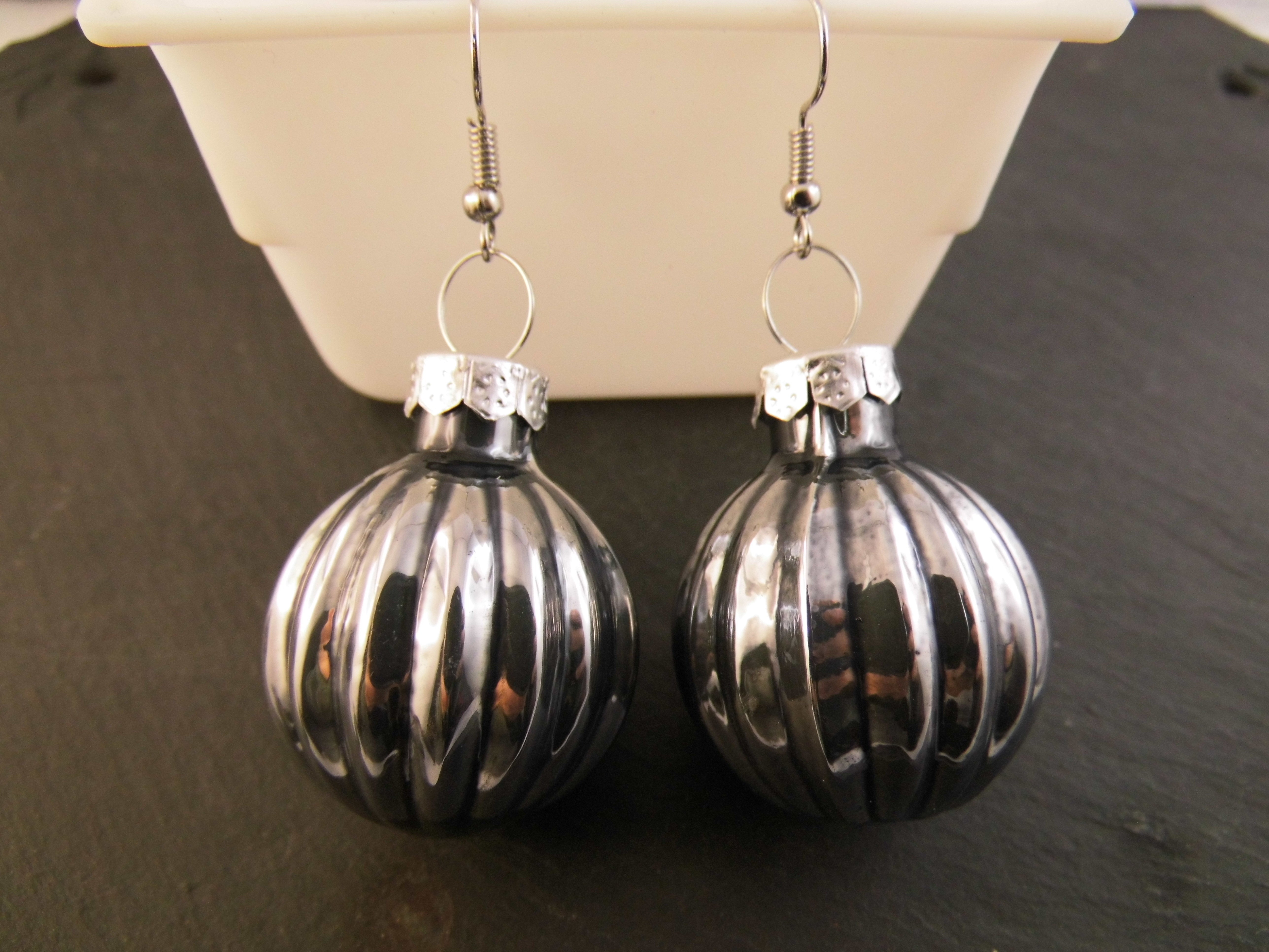 Weihnachtskugel Ohrringe Glas gerippt 2,5 cm verschiedene Farben