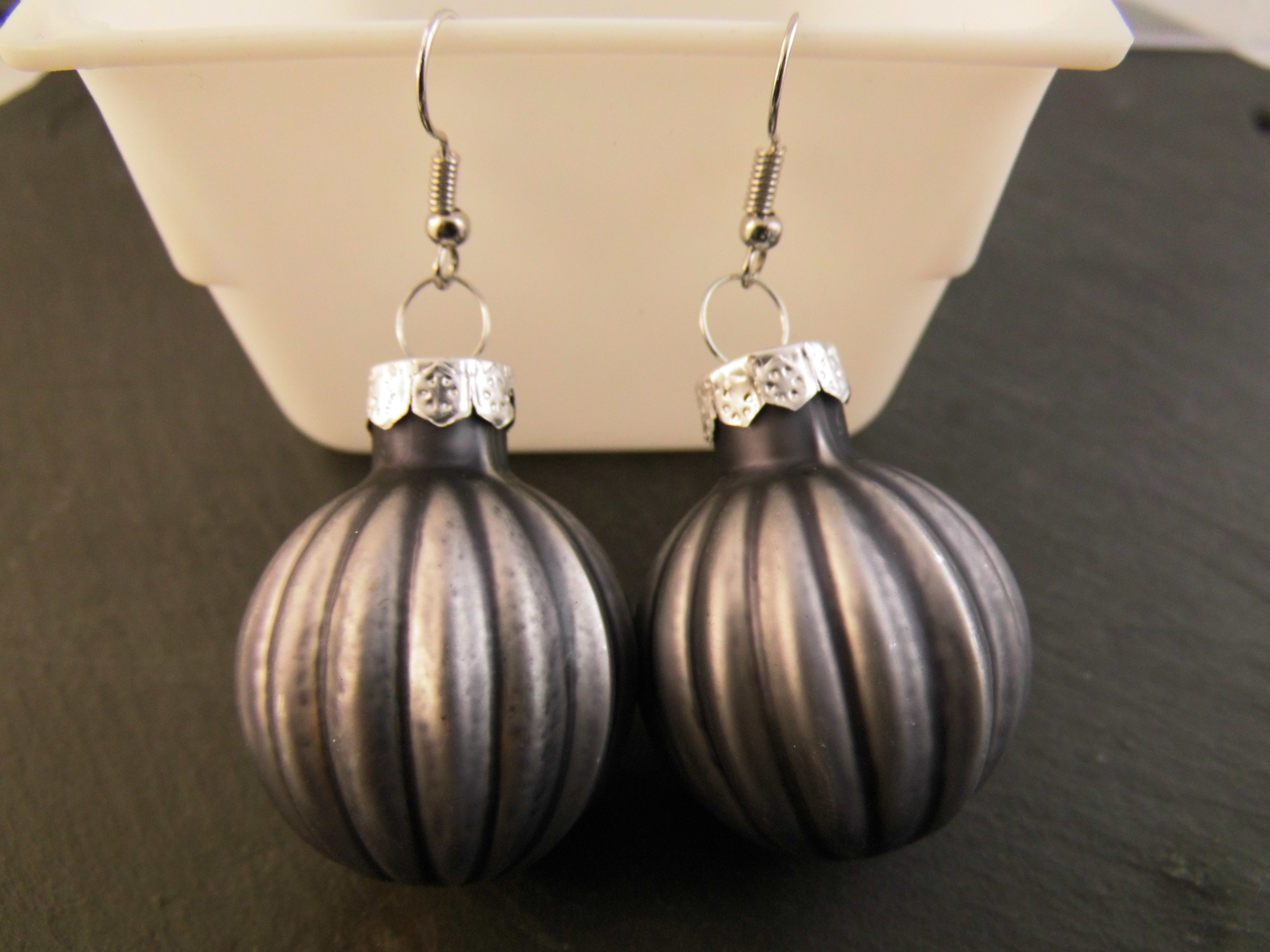 Weihnachtskugel Ohrringe Glas gerippt 2,5 cm verschiedene Farben