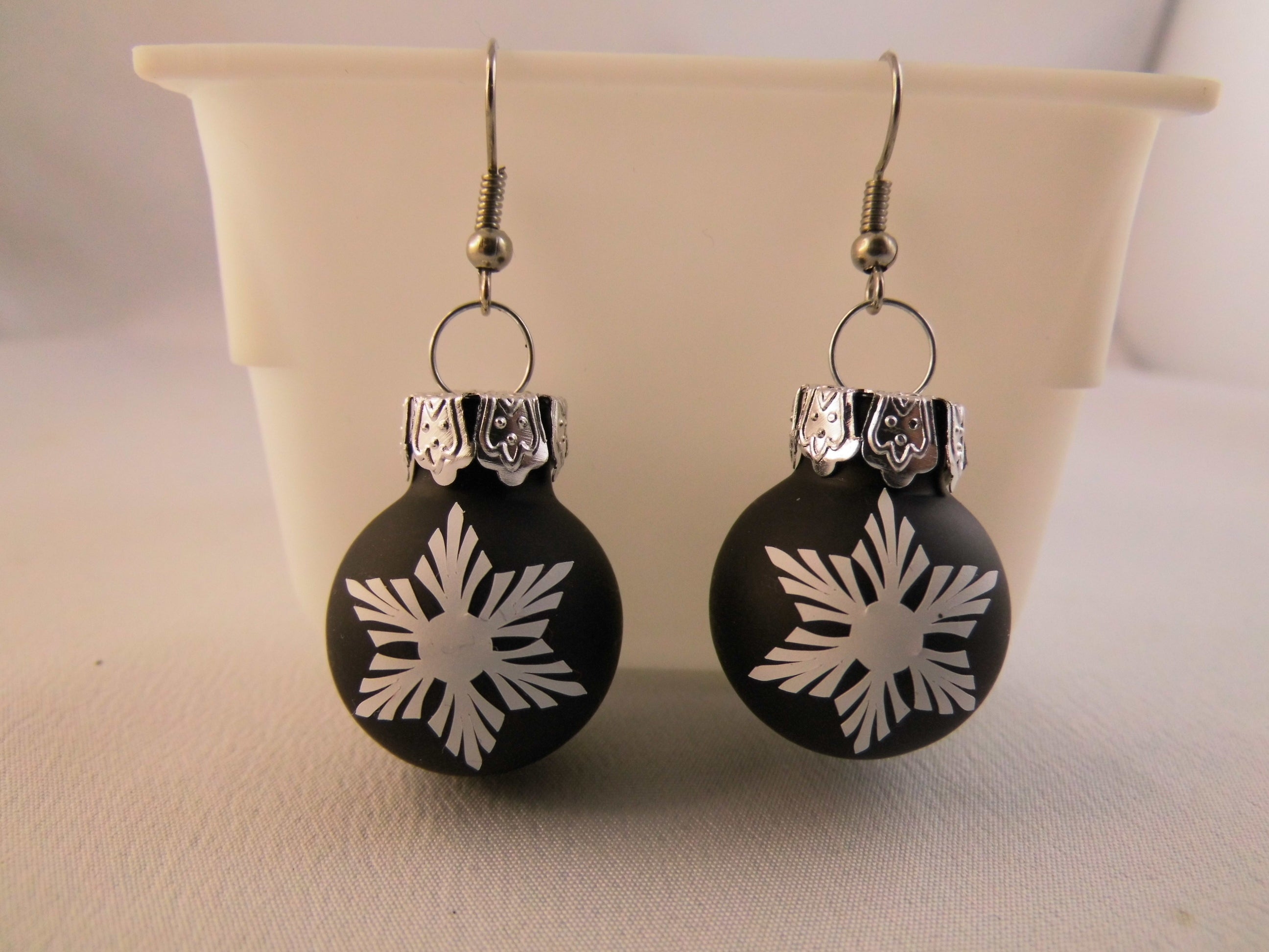 Weihnachtskugel Ohrringe Glas 2 cm verschiedene Motive und Farben