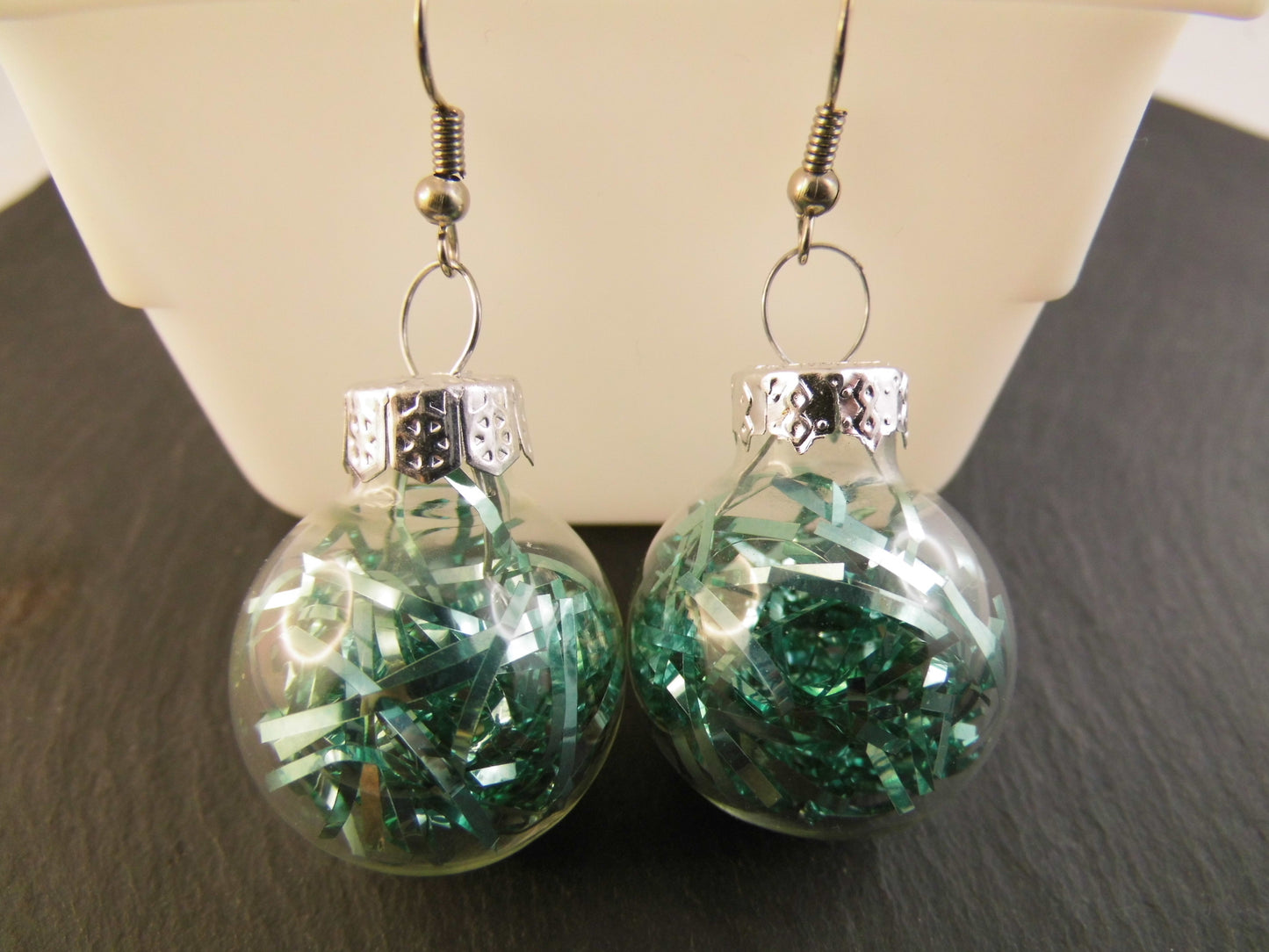 Weihnachtskugel Ohrringe Glas 2,5 cm Glitzerfäden verschiedene Farben