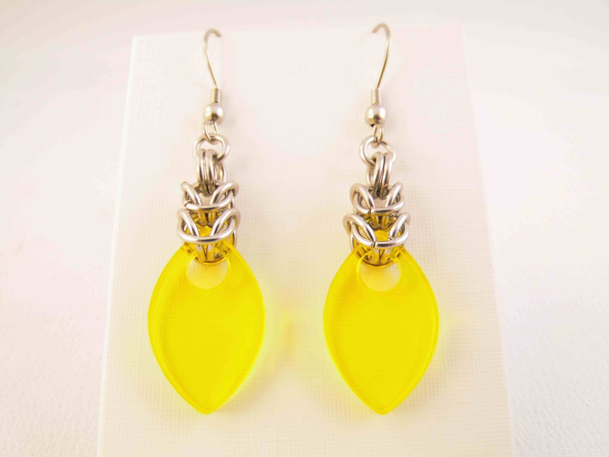 ohrringe-chainmail-chainmaille-kettenhemd-acryl-silber-edelstahl-gelb-transparent