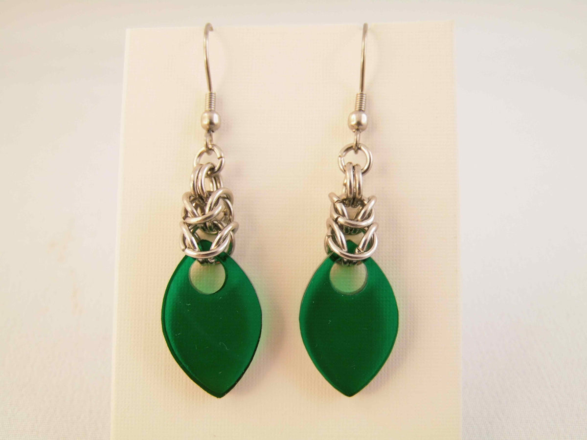 ohrringe-chainmail-chainmaille-kettenhemd-acryl-silber-edelstahl-gruen