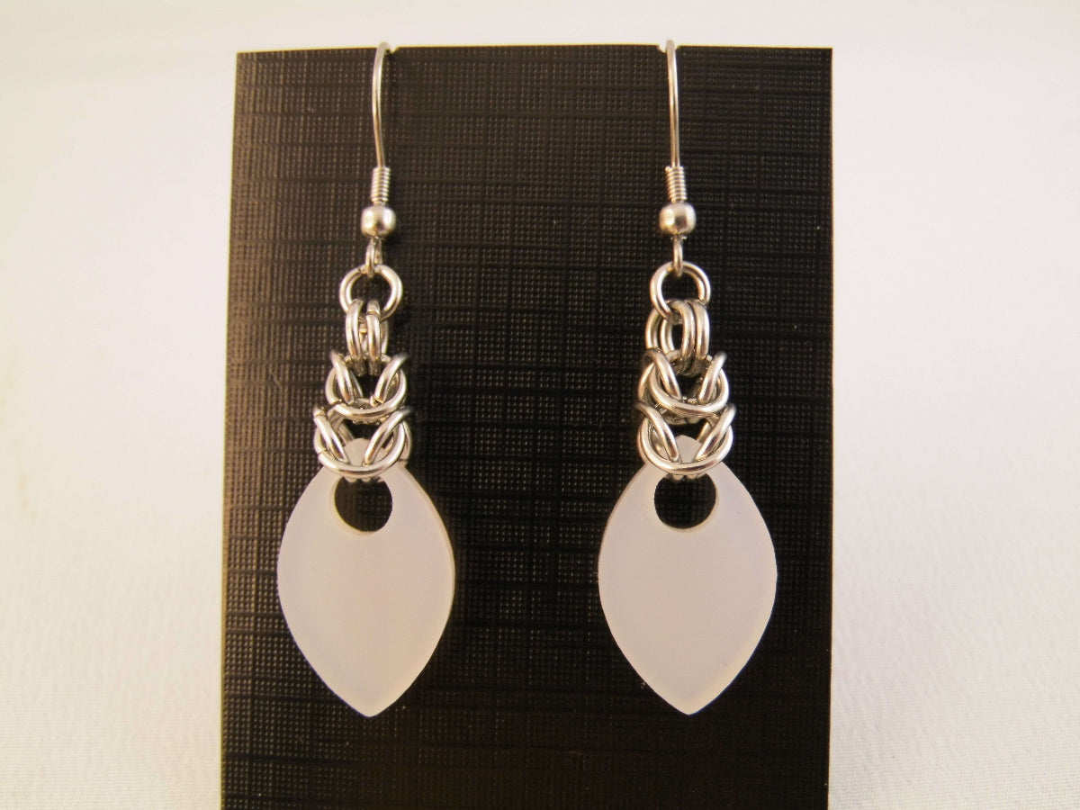 ohrringe-chainmail-chainmaille-kettenhemd-acryl-silber-edelstahl