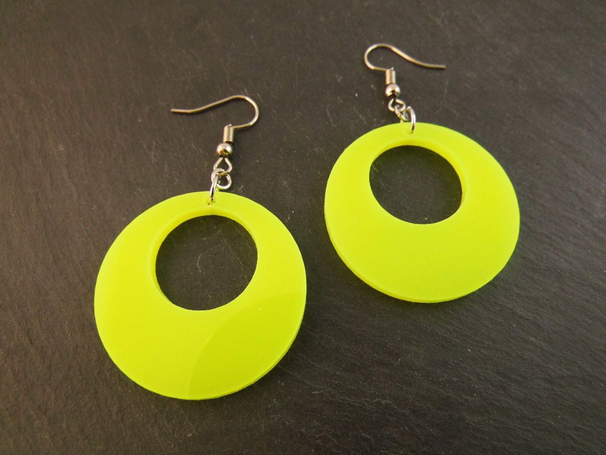 ohrringe-vintage-rund-80erjahre-neon-gelb-silber-edelstahl