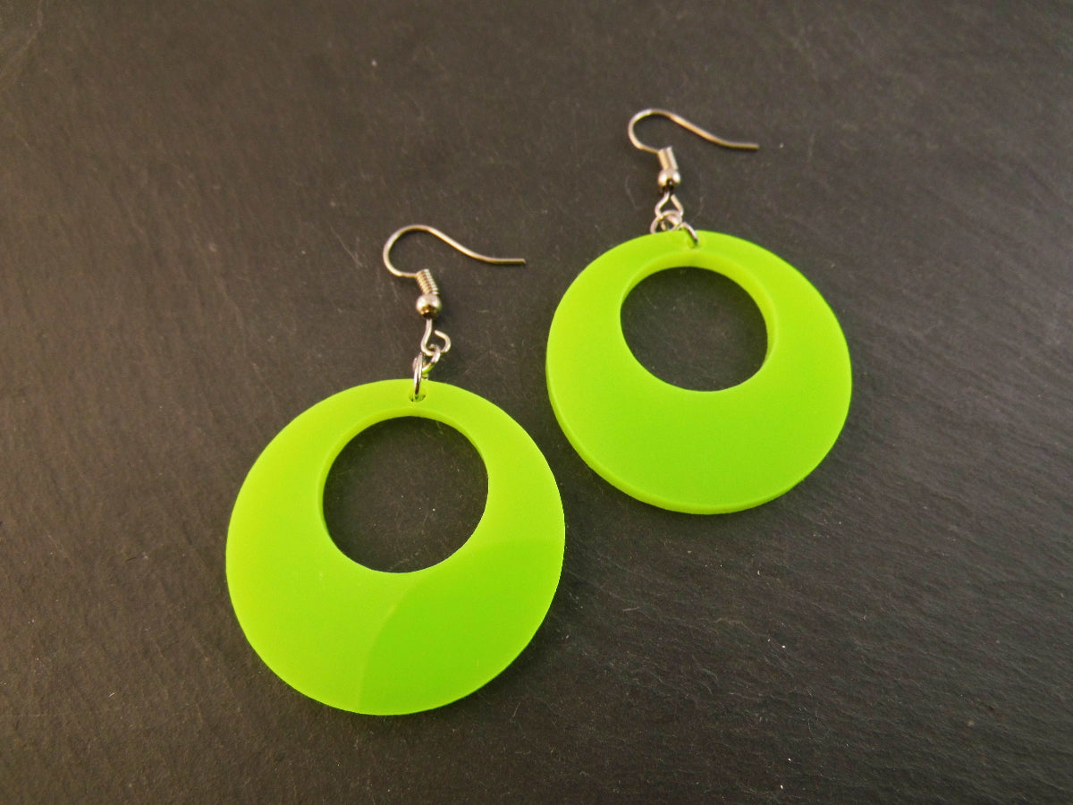 ohrringe-vintage-rund-80erjahre-neon-gruen-silber-edelstahl